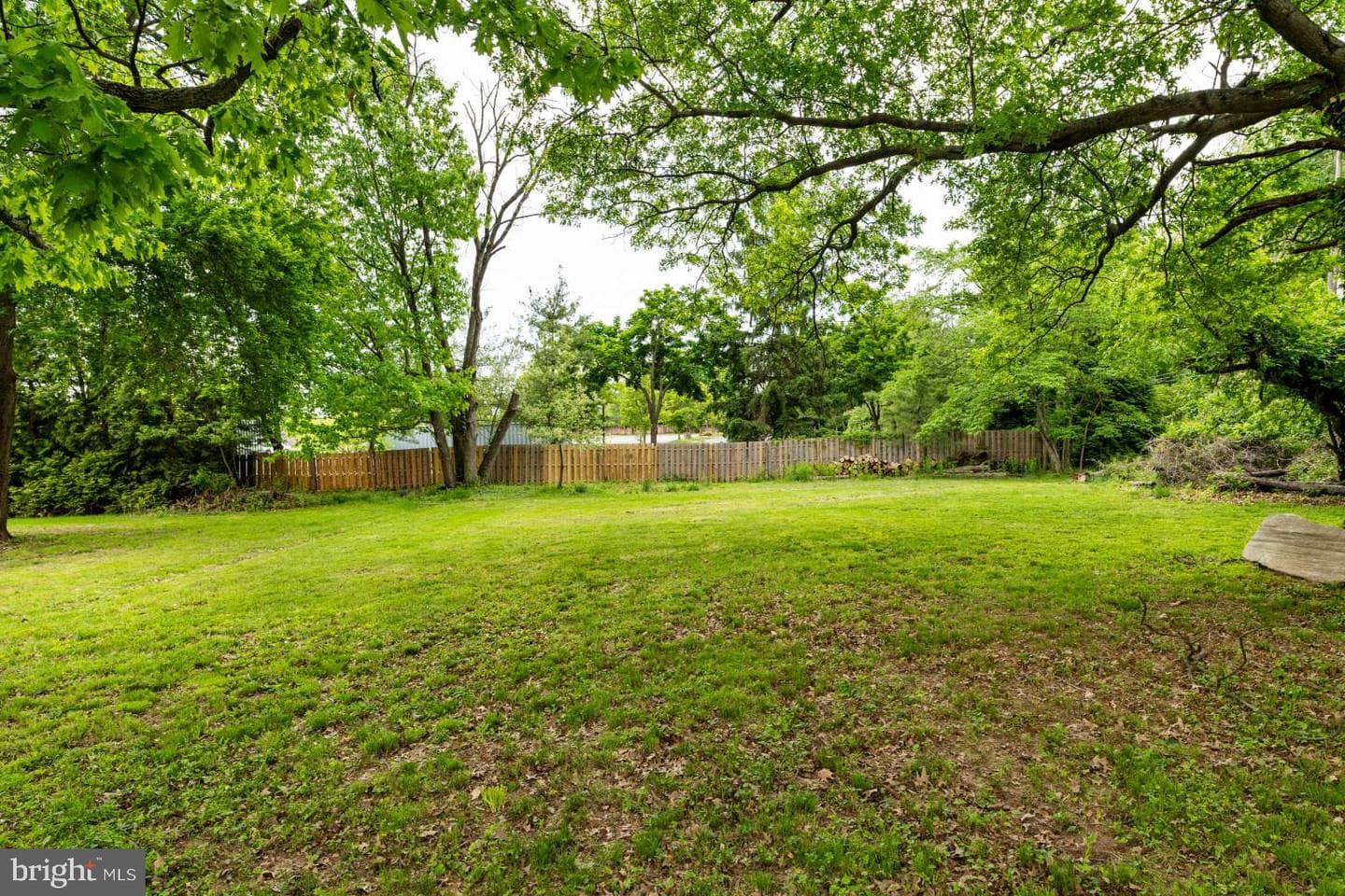 610 Saxer Avenue photo 21