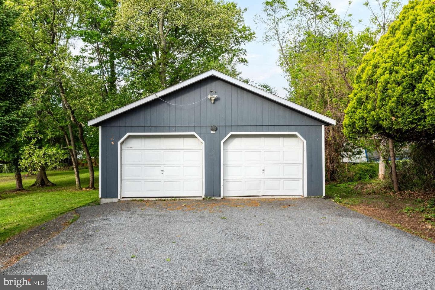 610 Saxer Avenue photo 22