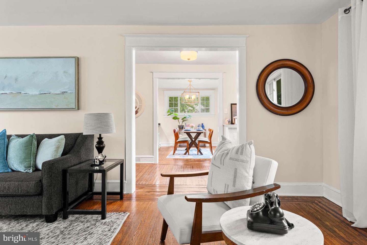 610 Saxer Avenue photo 9