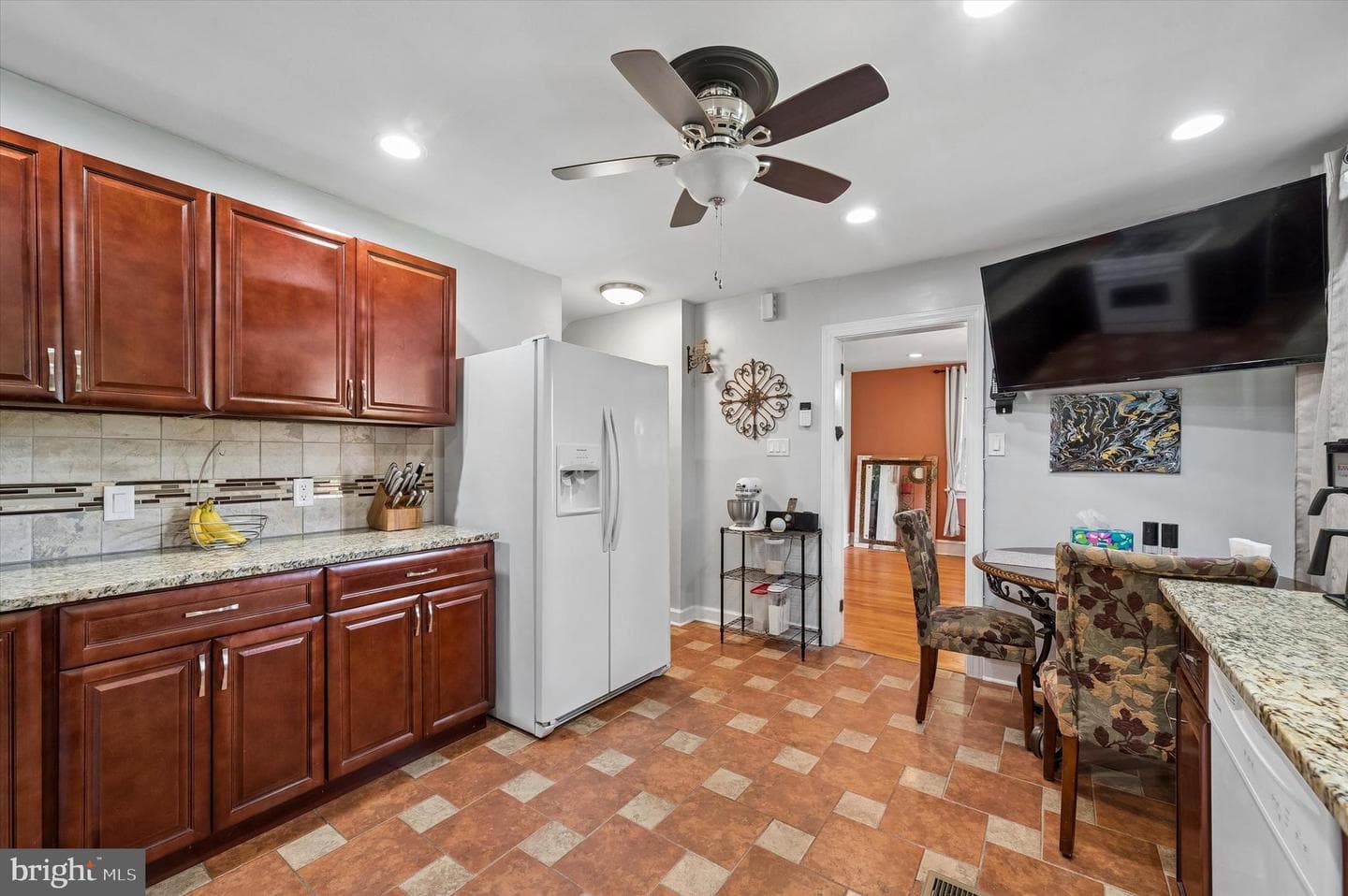 635 Lukens Avenue photo 11
