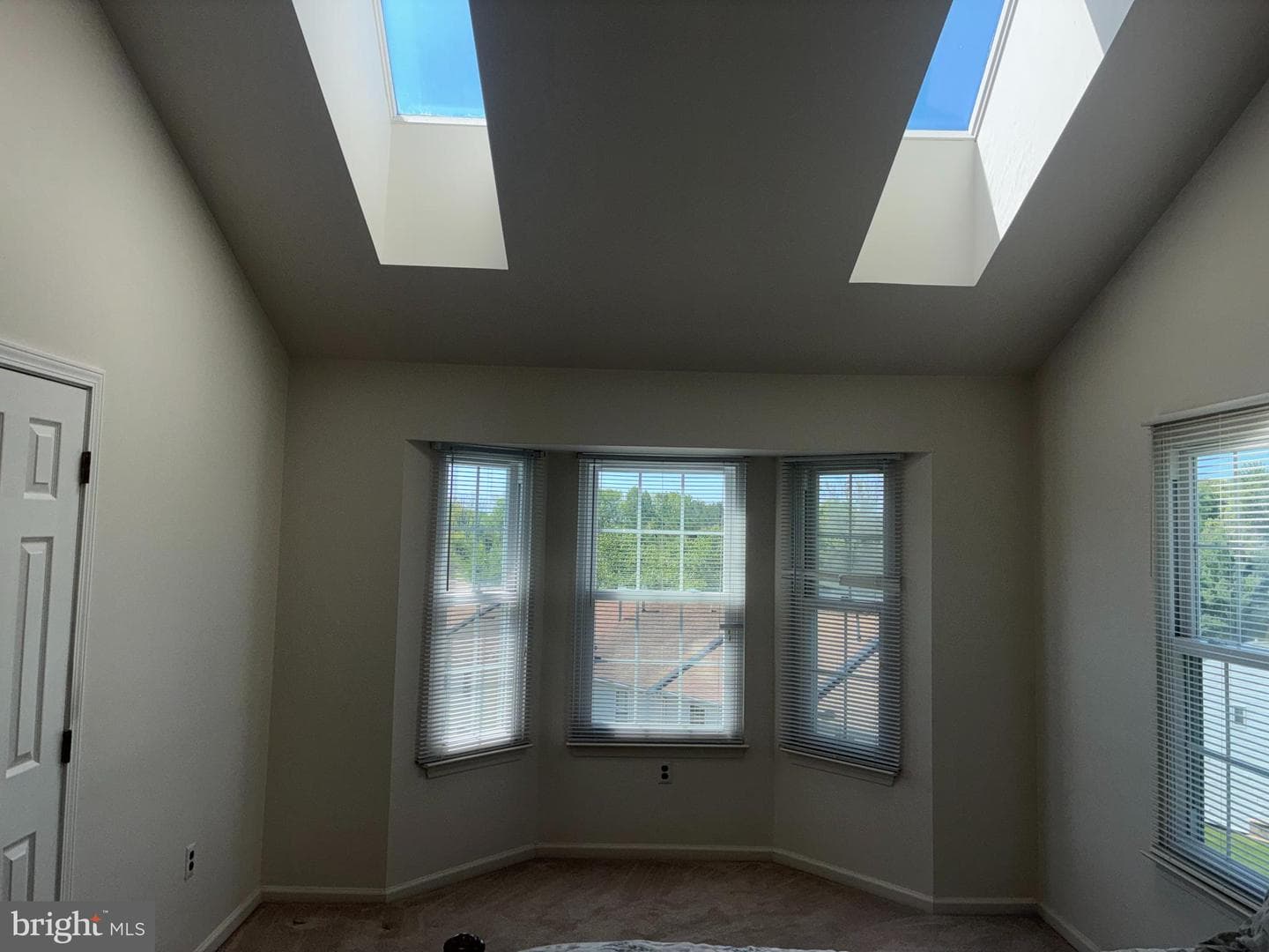 566 Applewood Court photo 15