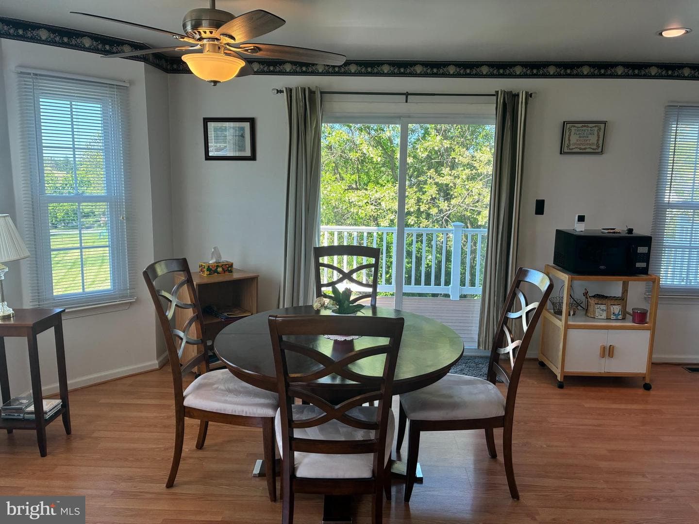 566 Applewood Court photo 3