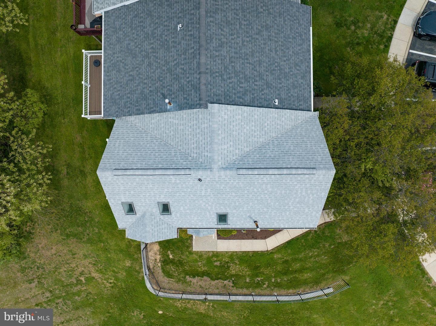 566 Applewood Court photo 32
