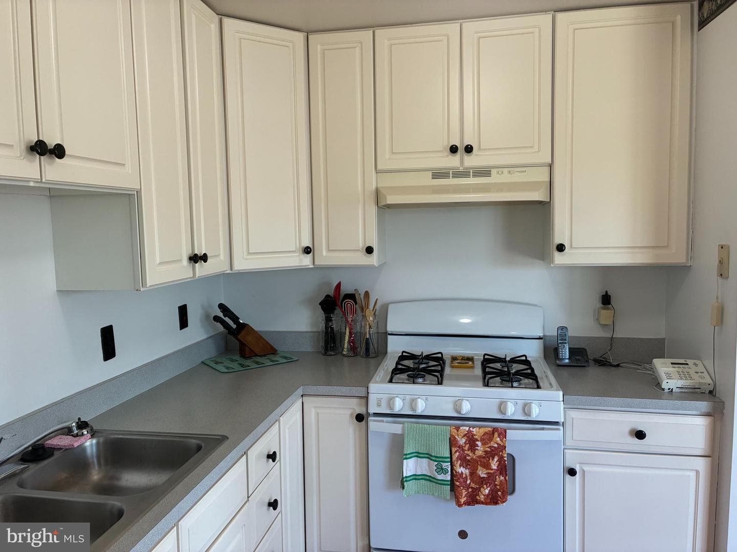 566 Applewood Court photo 5