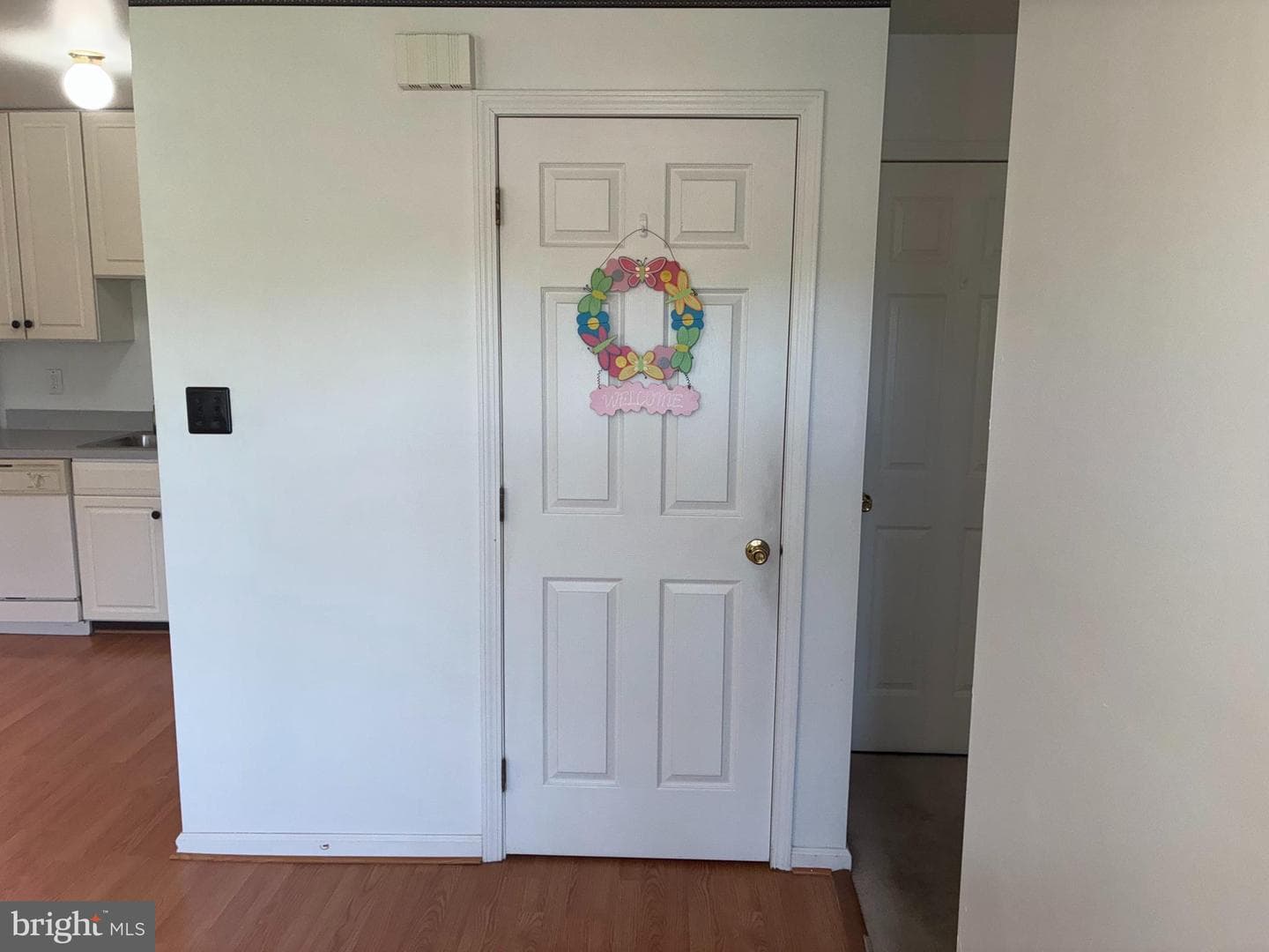 566 Applewood Court photo 7