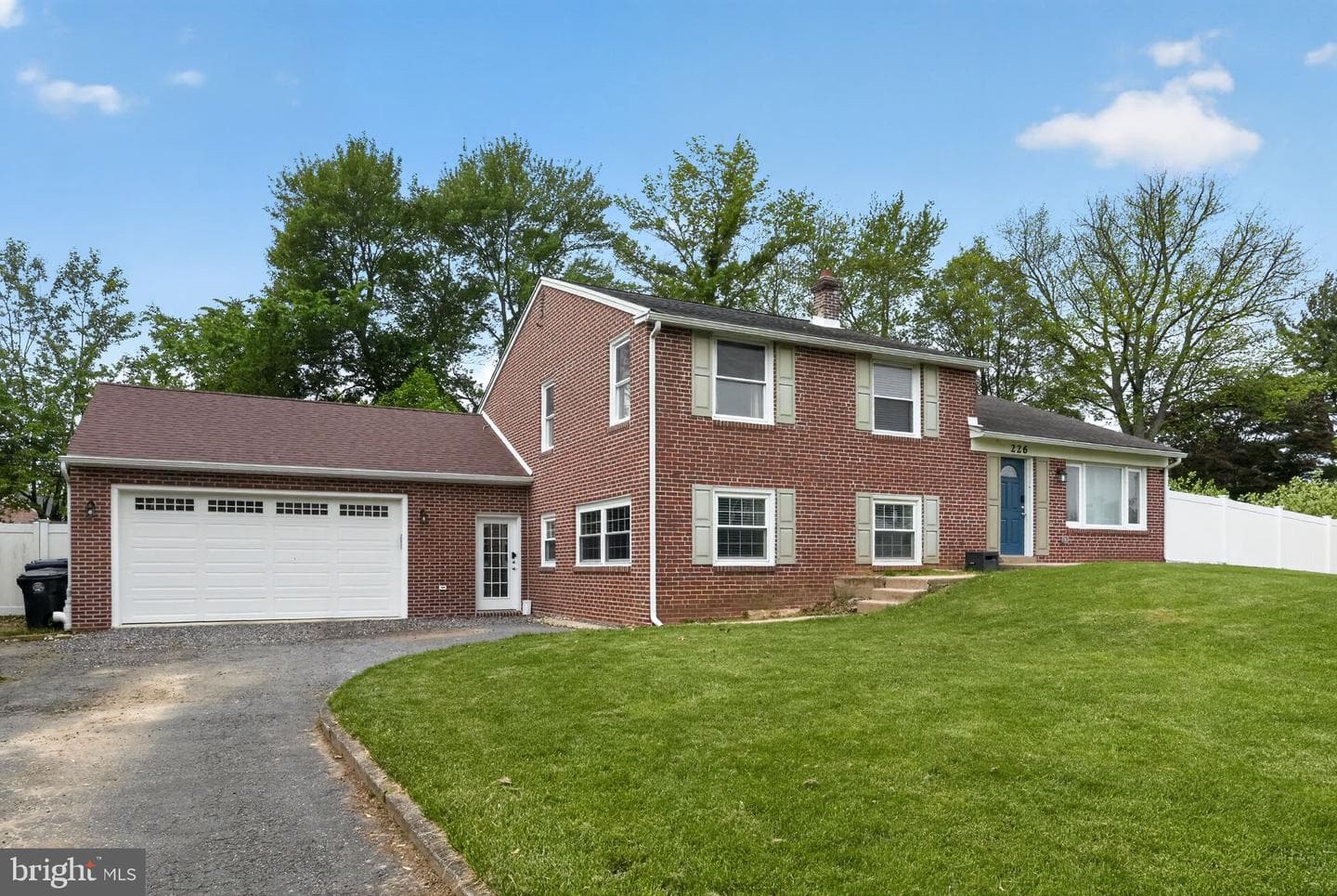 226 Canterbury Drive photo 3