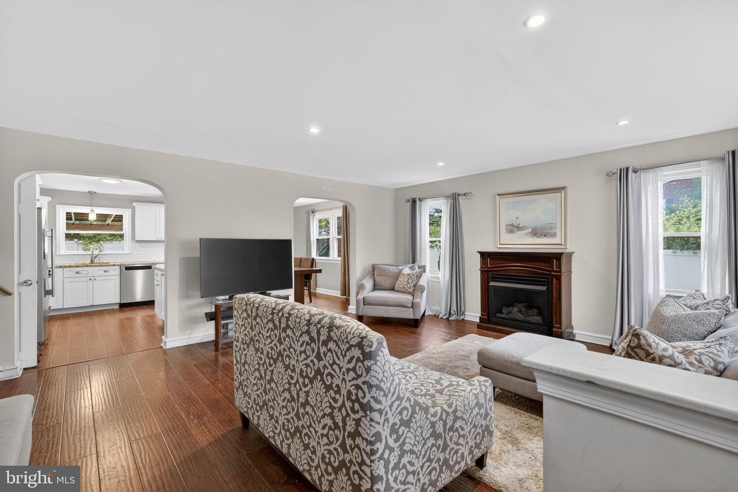 226 Canterbury Drive photo 4