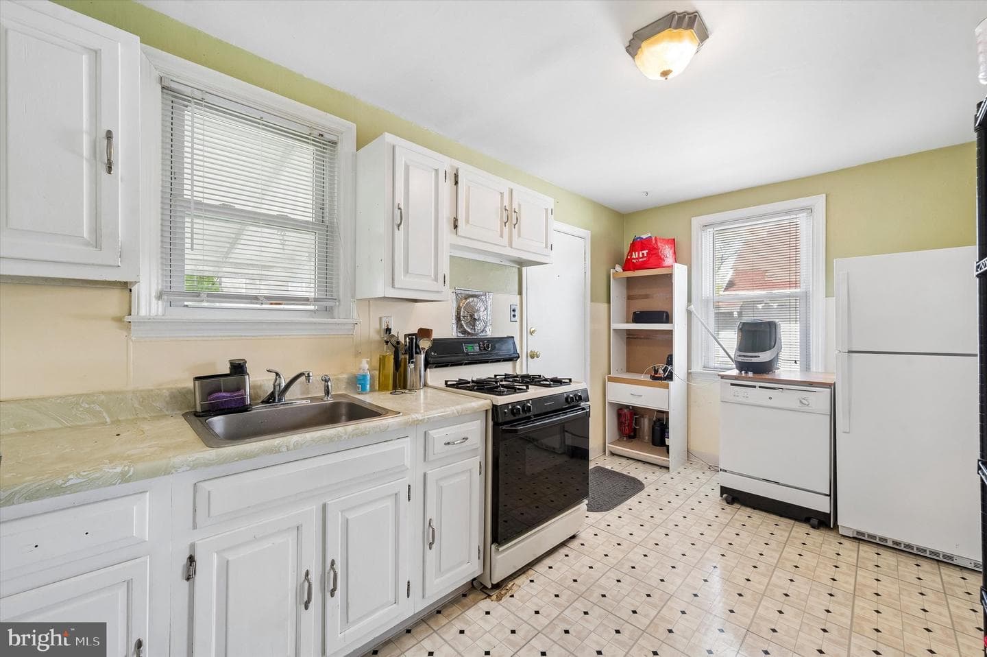 921 Spruce Street photo 13