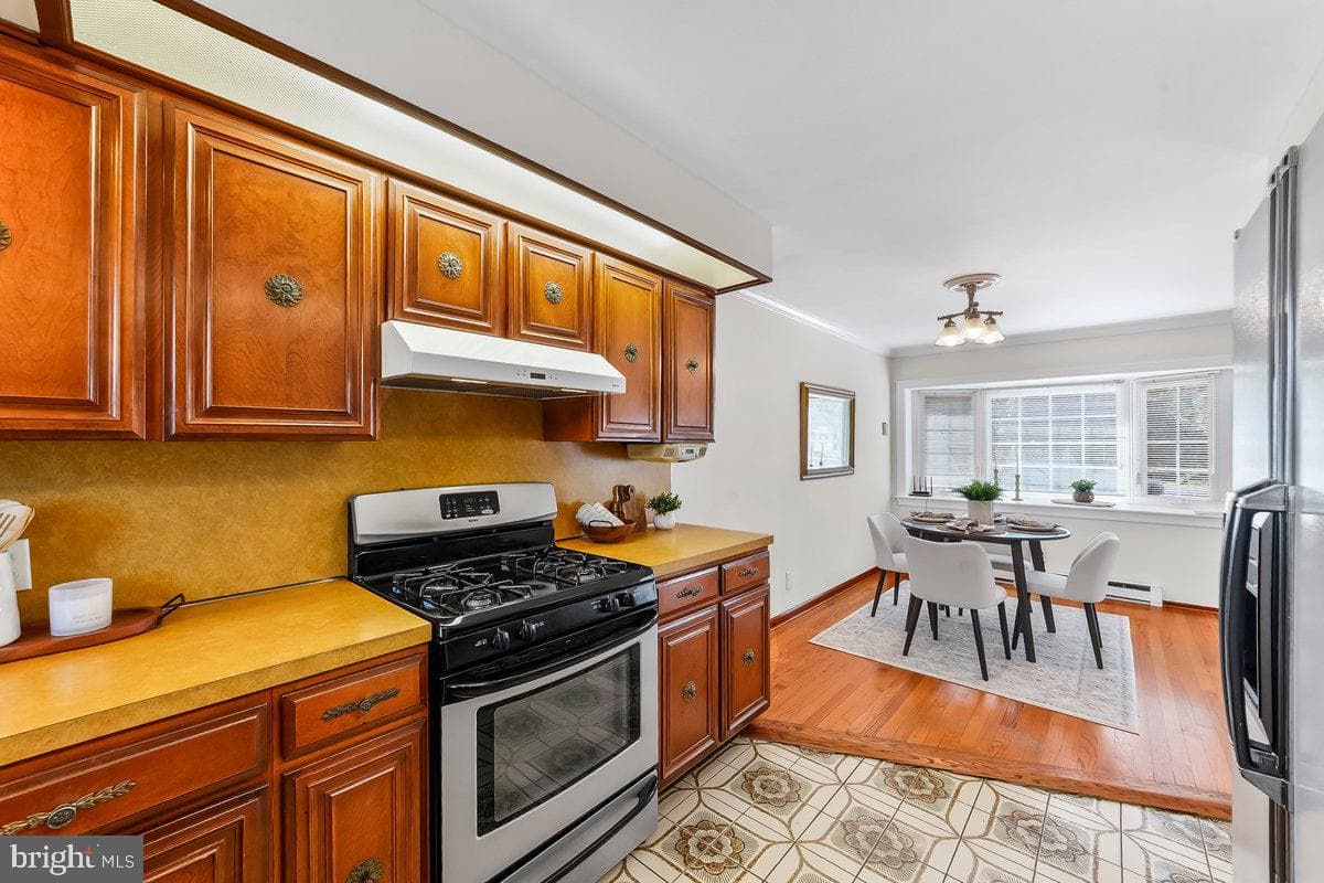 2432 W Chester Pike photo 18