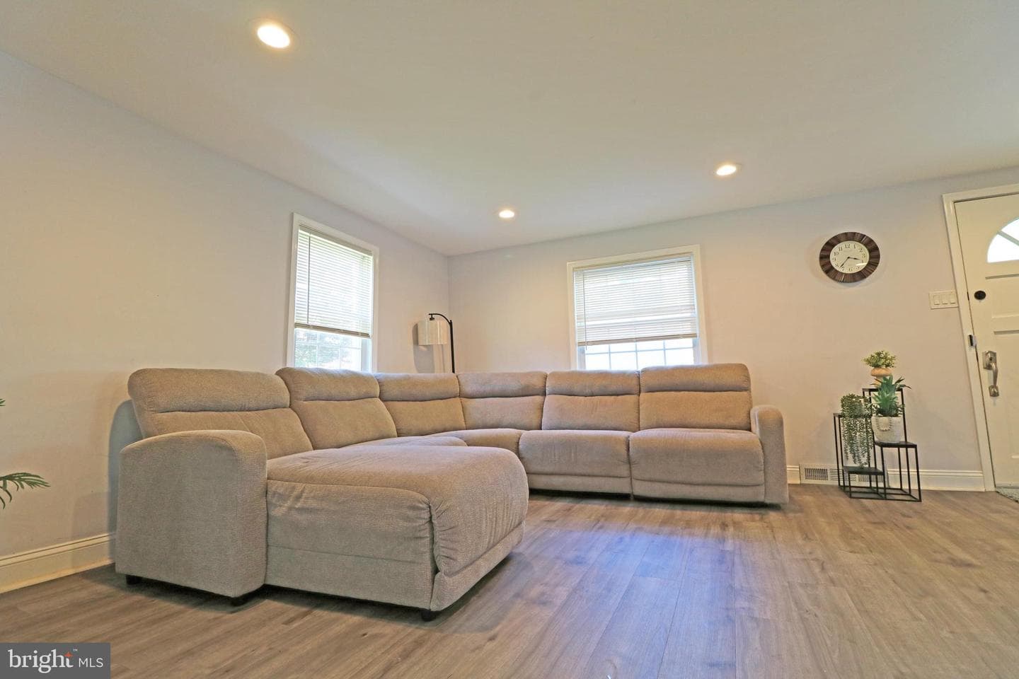 602 W South Avenue photo 6