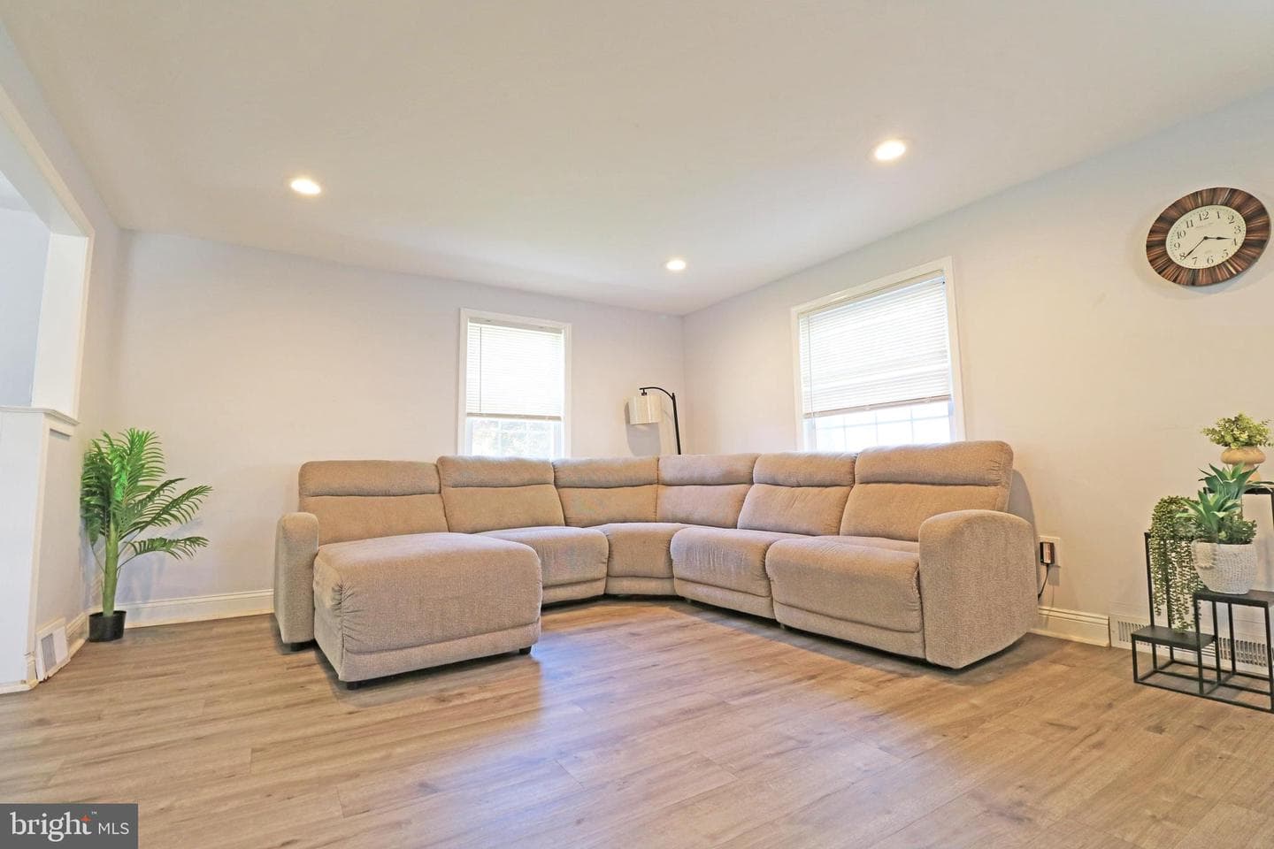 602 W South Avenue photo 9
