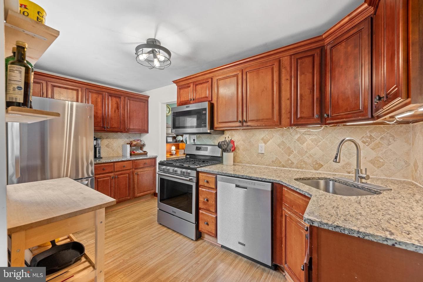 548 Claremont Road photo 12