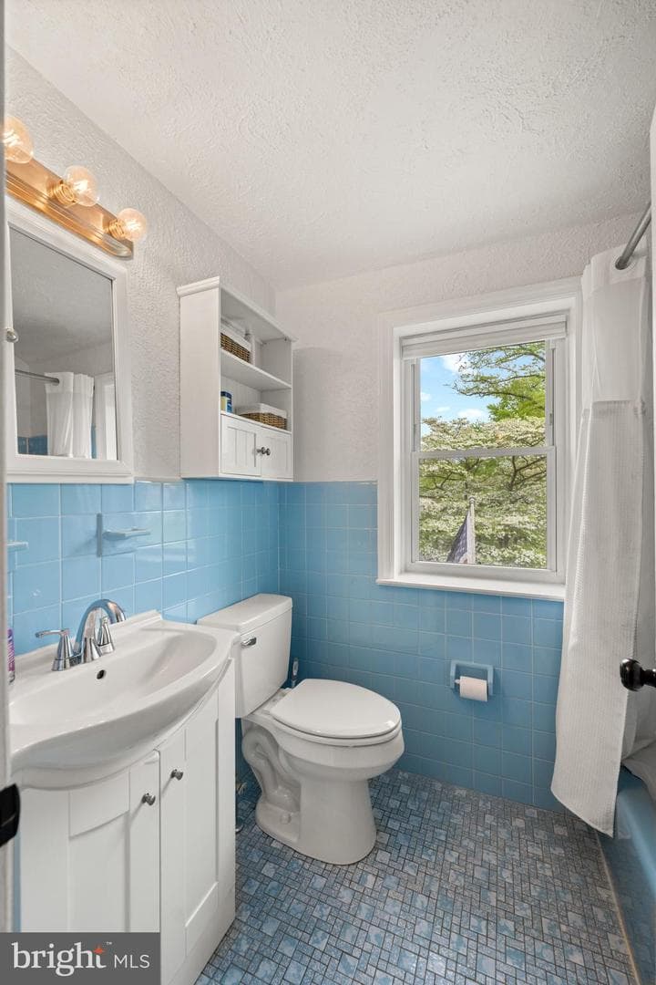 548 Claremont Road photo 29