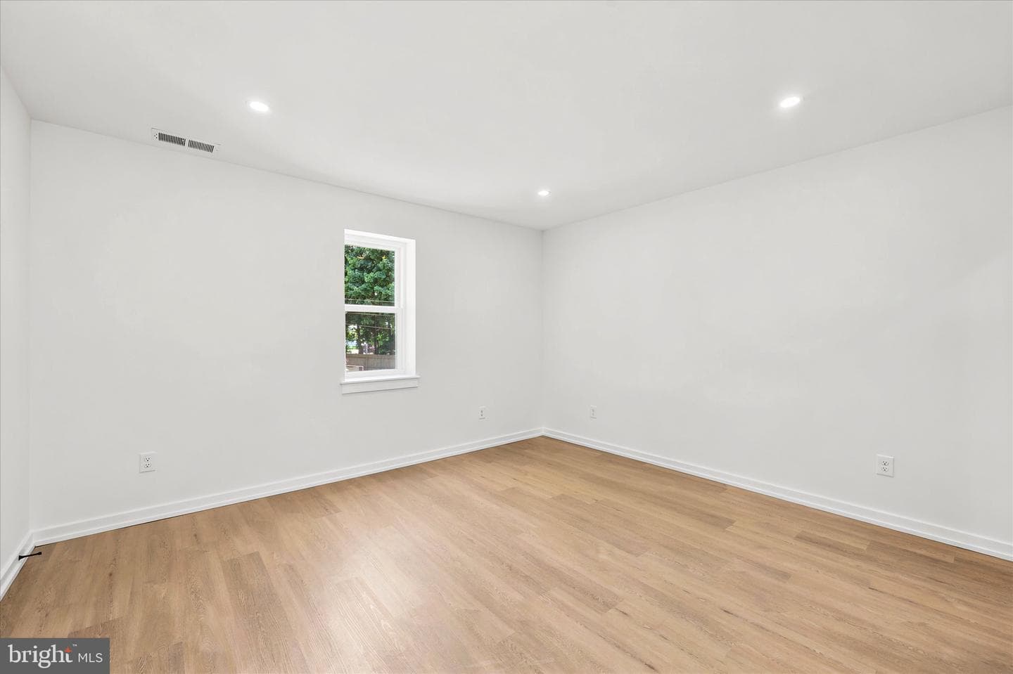 8 James Road photo 18