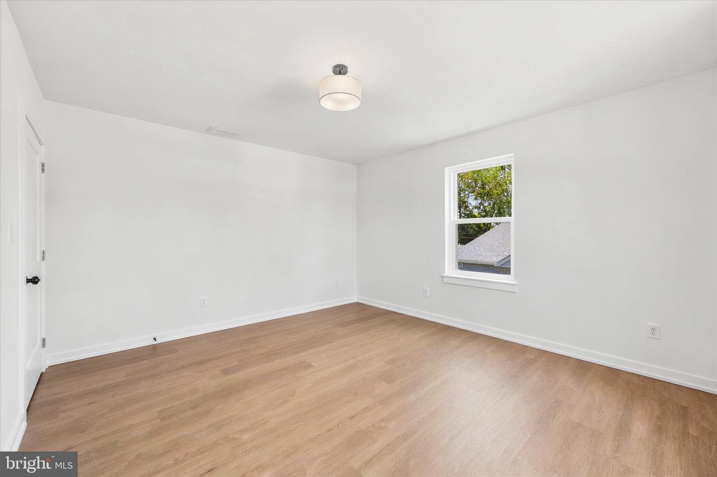 8 James Road photo 27