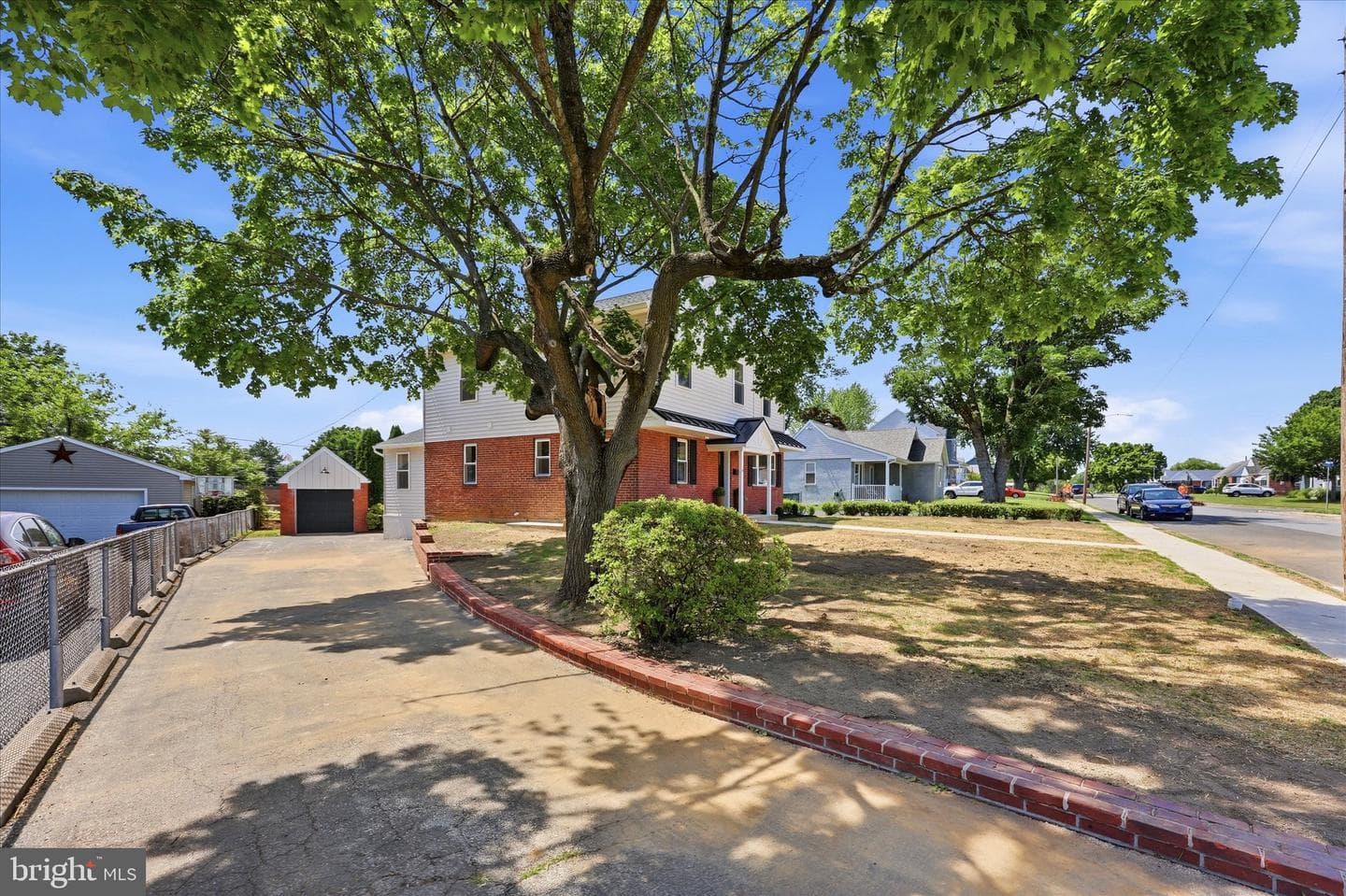8 James Road photo 3