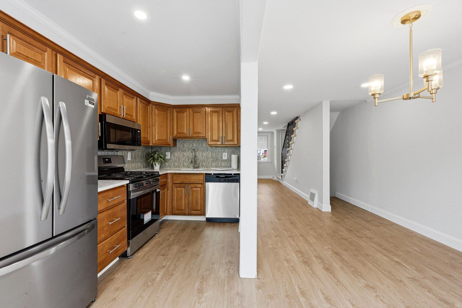 605 Crescent Drive photo 9