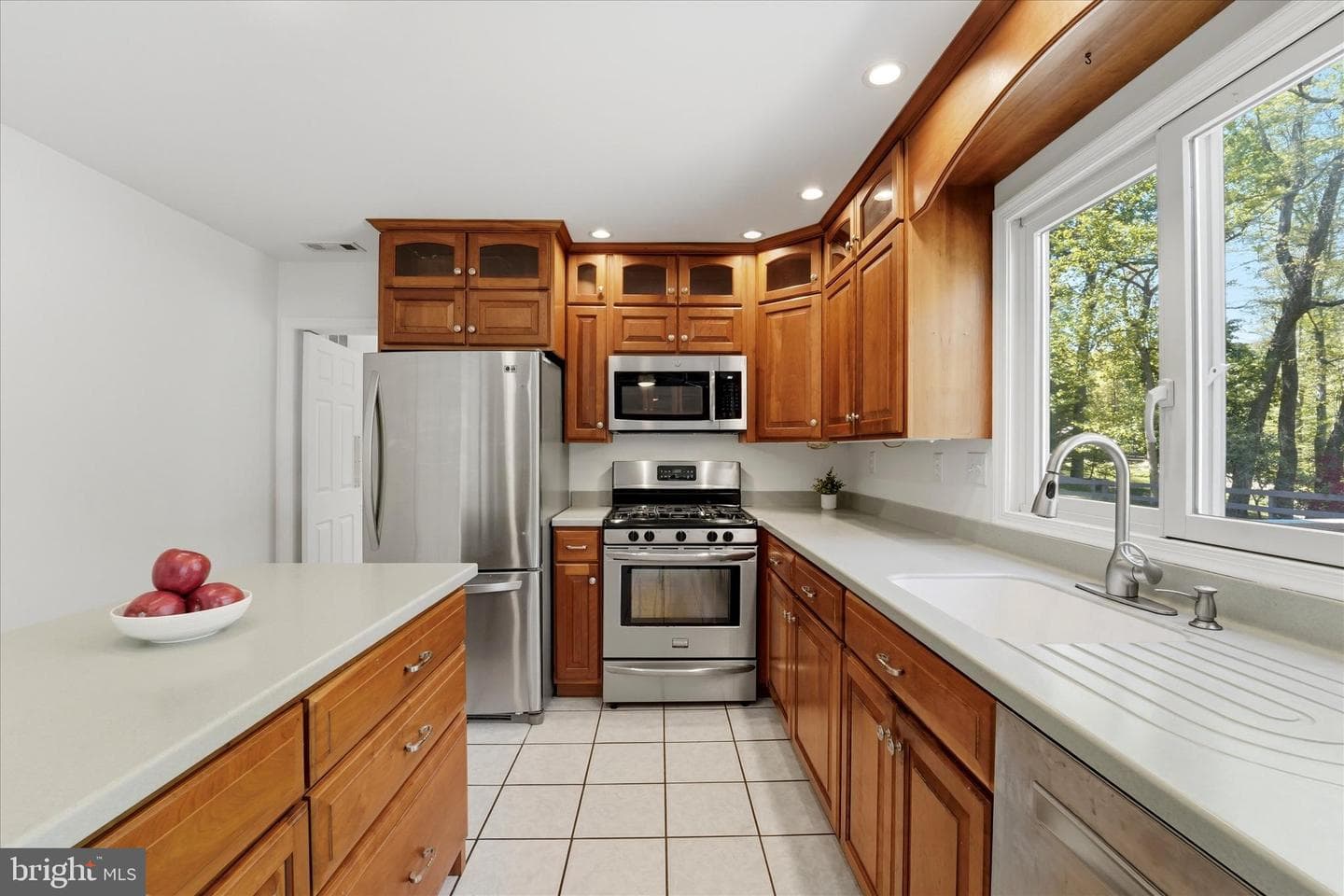2 Woodbriar Drive photo 15