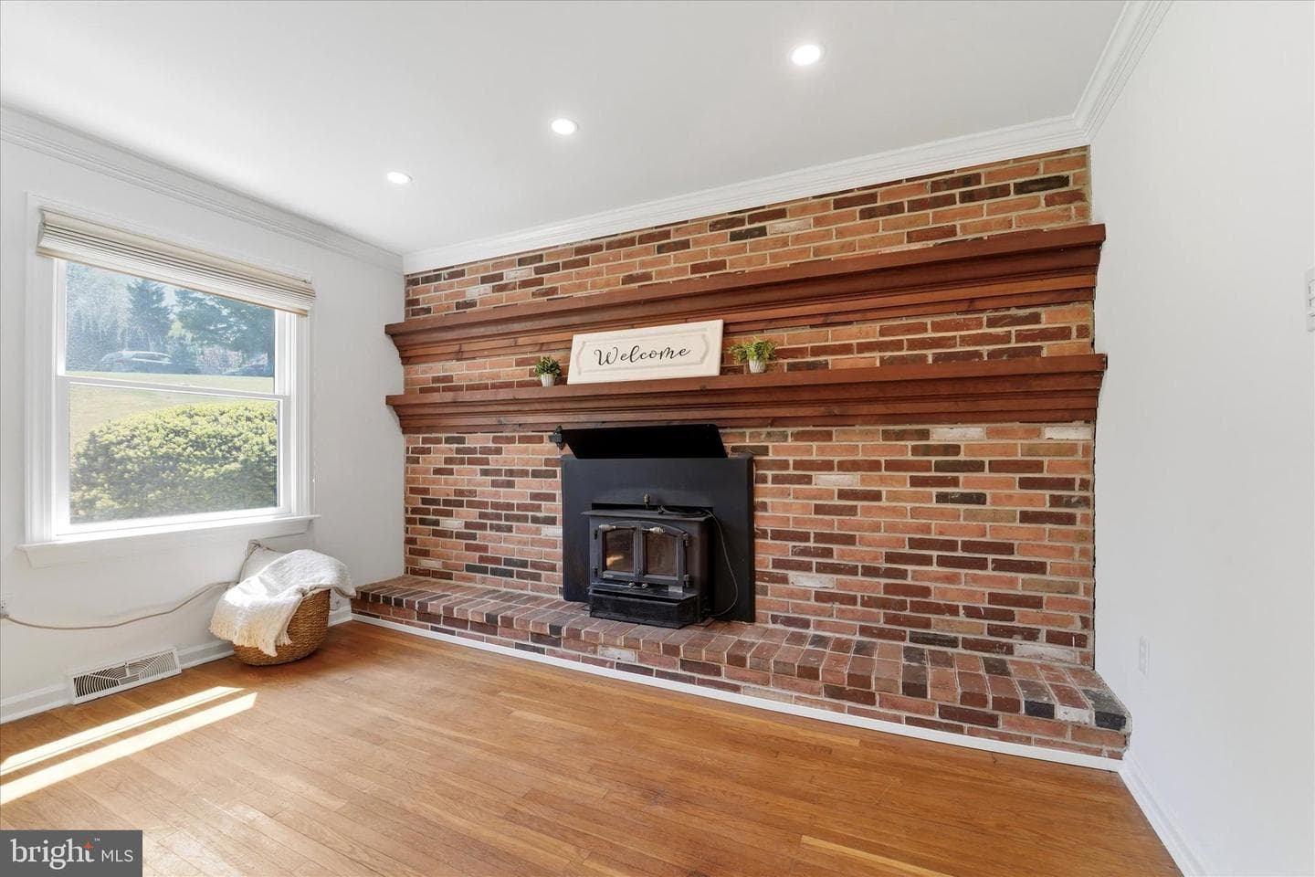 2 Woodbriar Drive photo 5