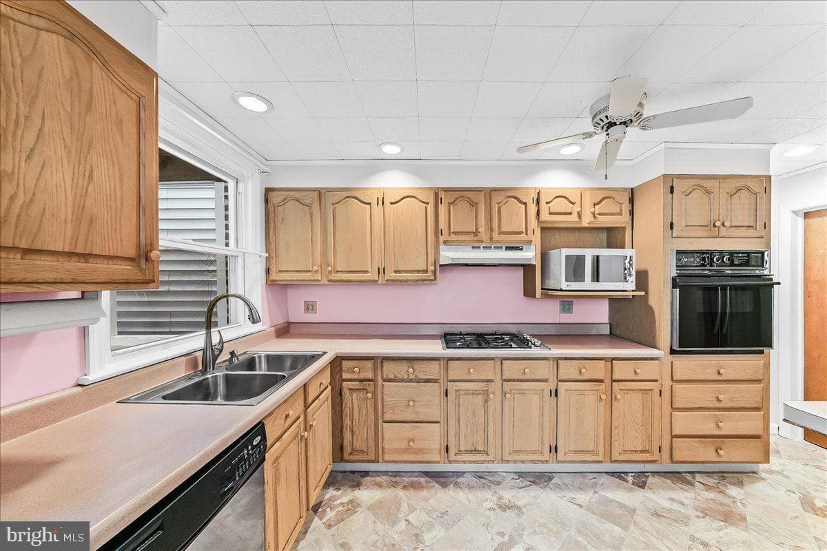 302 Lakeview Drive photo 11