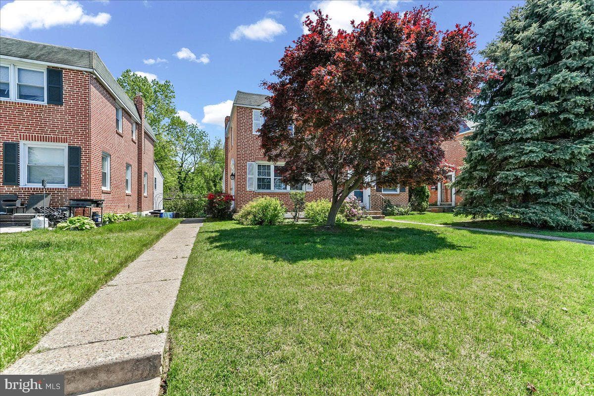 302 Lakeview Drive photo 2