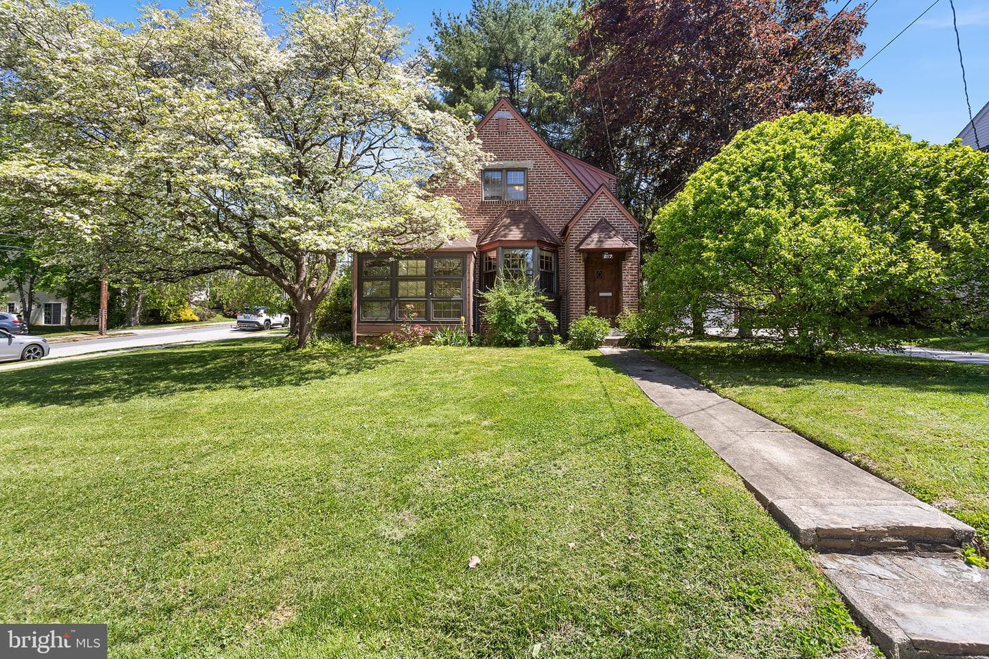 217 E Thomson Avenue photo 2