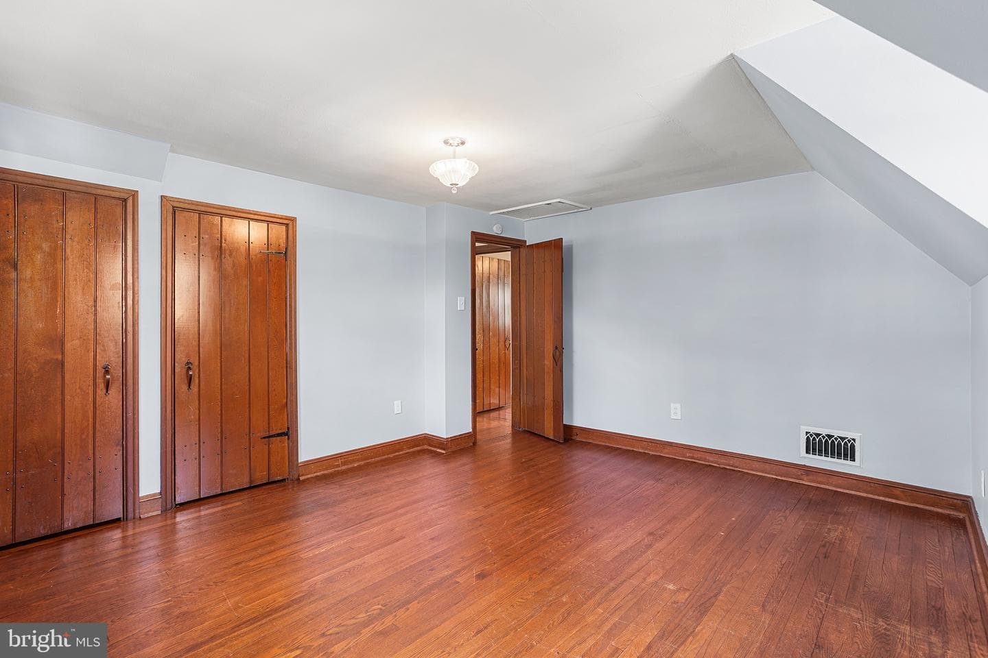 217 E Thomson Avenue photo 22