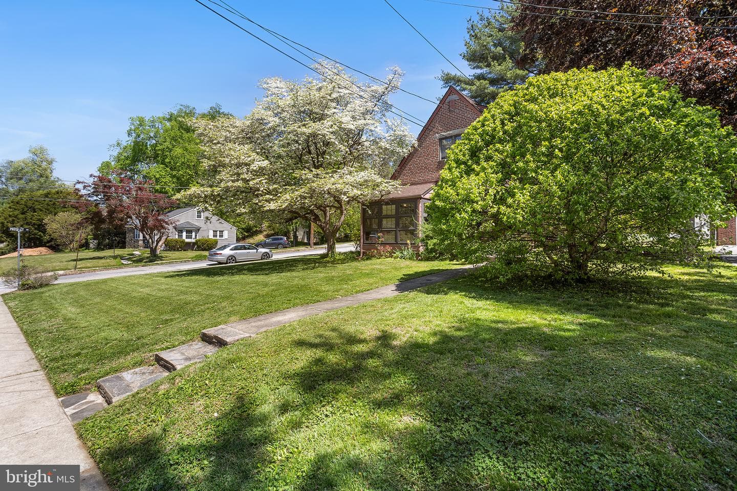217 E Thomson Avenue photo 29