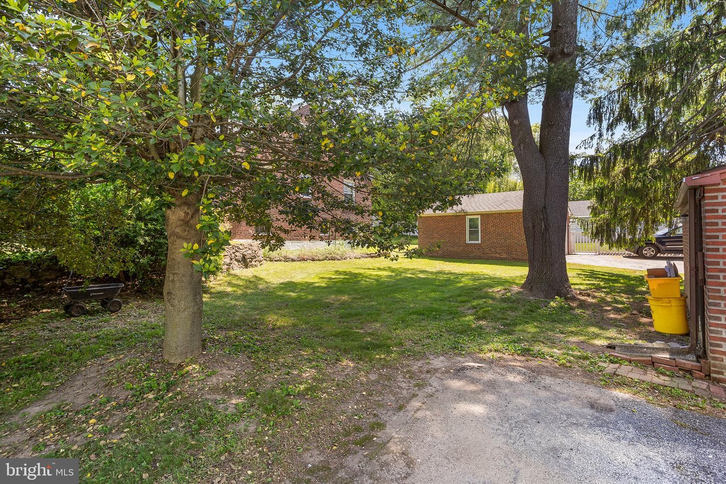 217 E Thomson Avenue photo 30