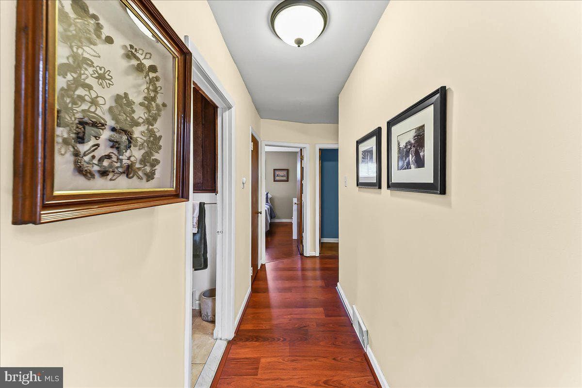 411 Harvard Avenue photo 18