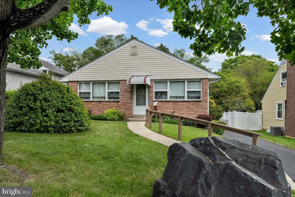 327 Ashland Avenue photo 2