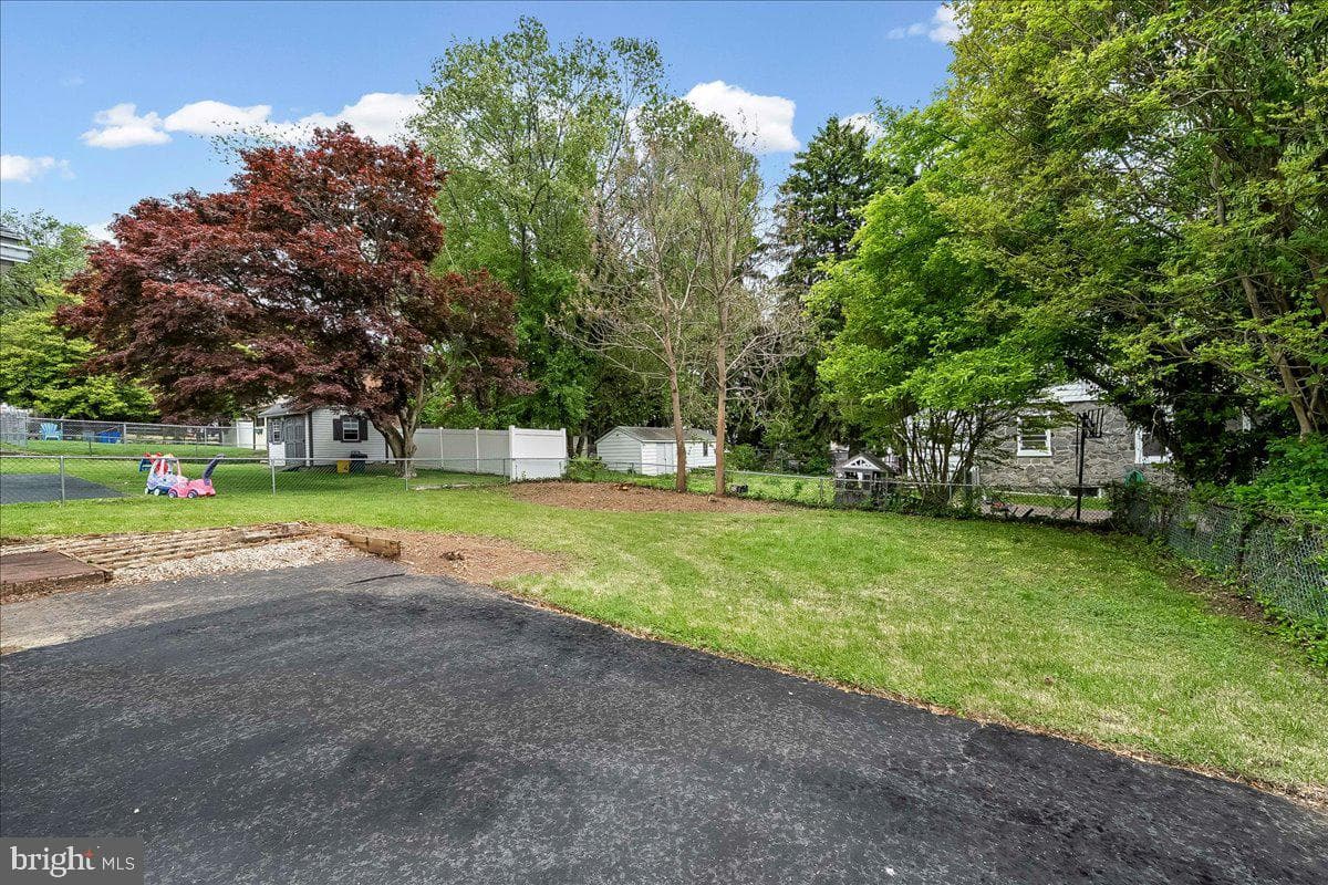327 Ashland Avenue photo 26
