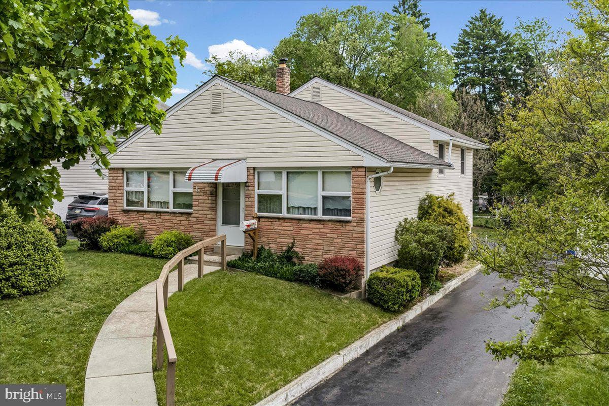 327 Ashland Avenue photo 3