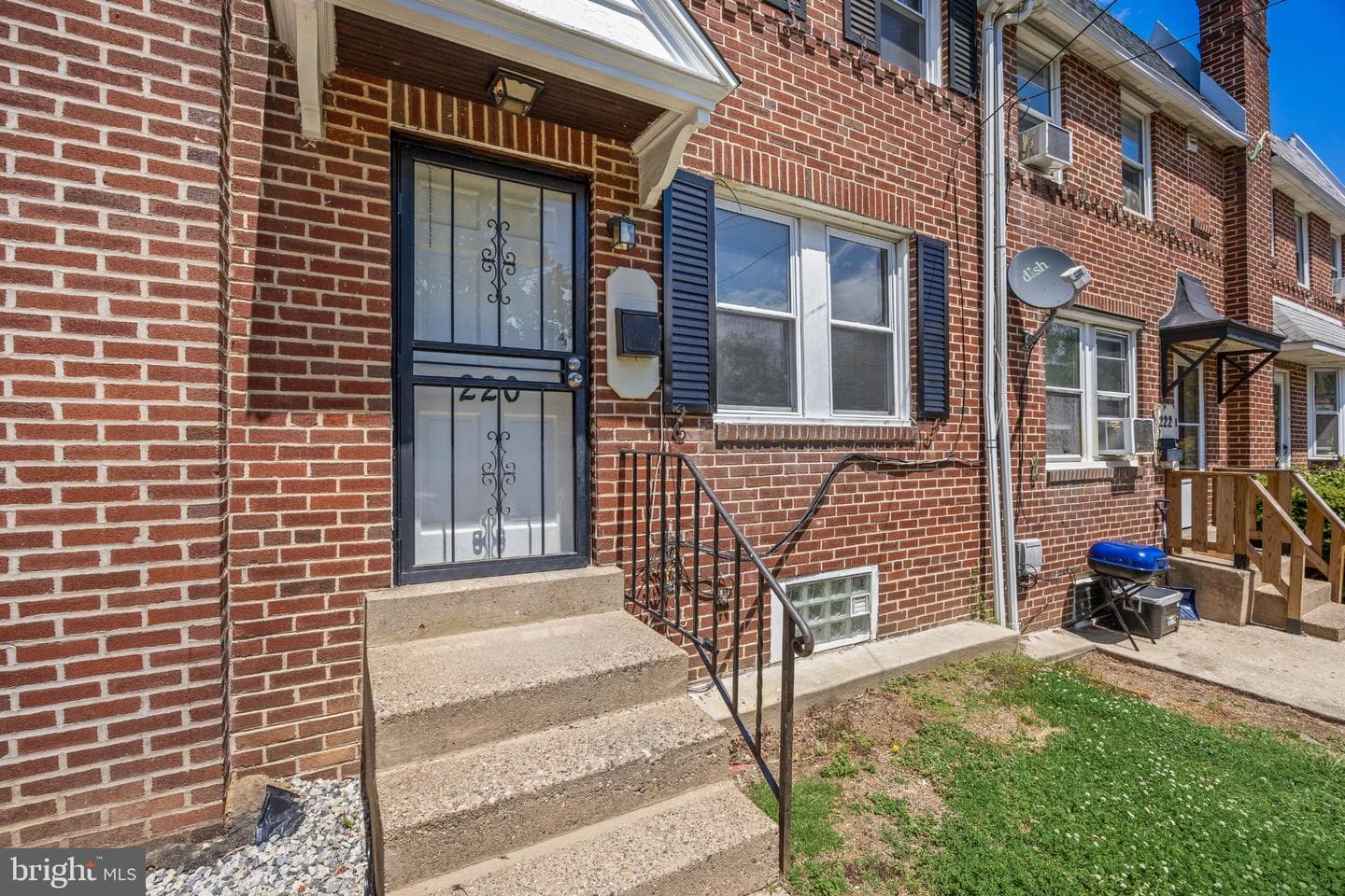220 Houston Street photo 4