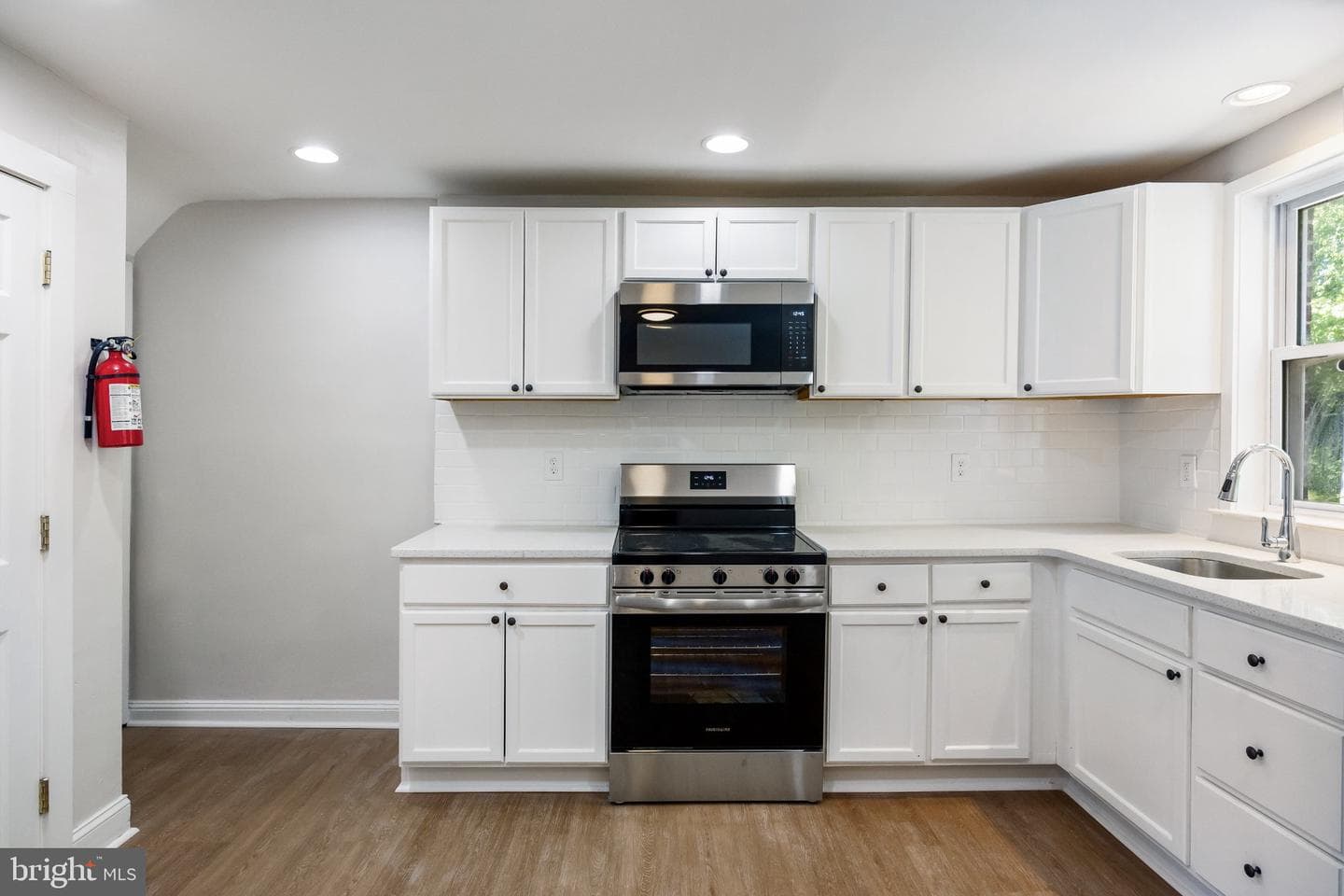 220 Houston Street photo 9