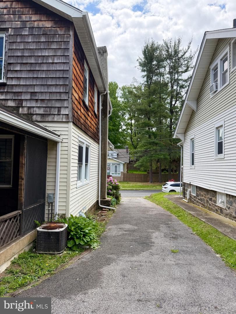 1404 Elmwood Avenue photo 101