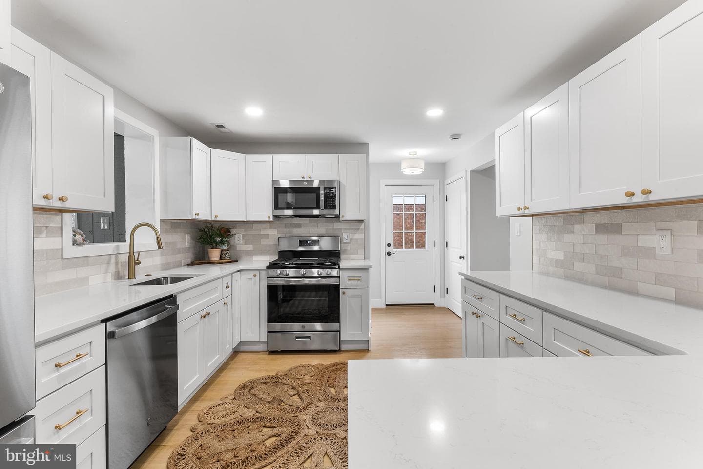 608 Hutchinson Terrace photo 12