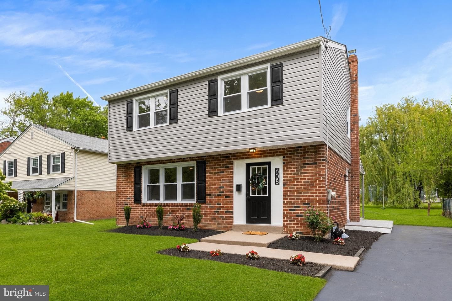 608 Hutchinson Terrace photo 2