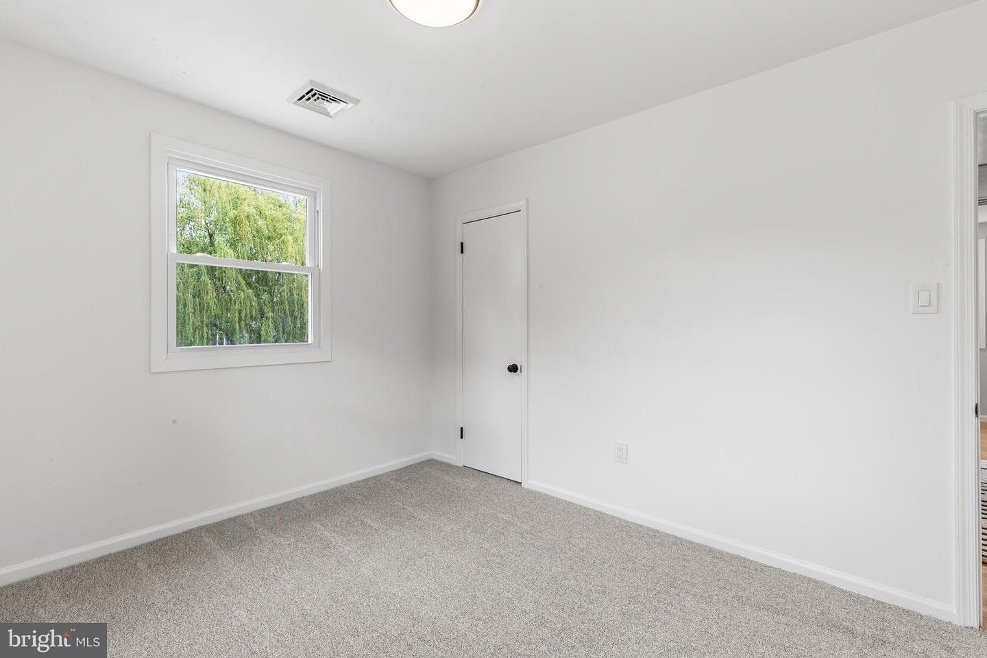 608 Hutchinson Terrace photo 31