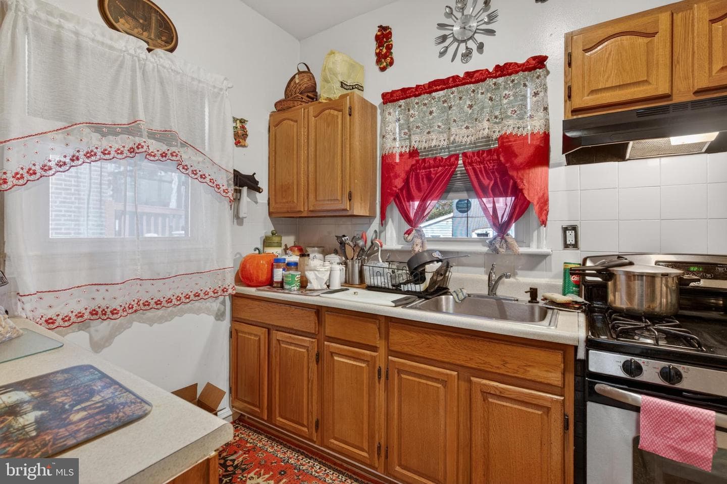335 S 6th Street photo 6