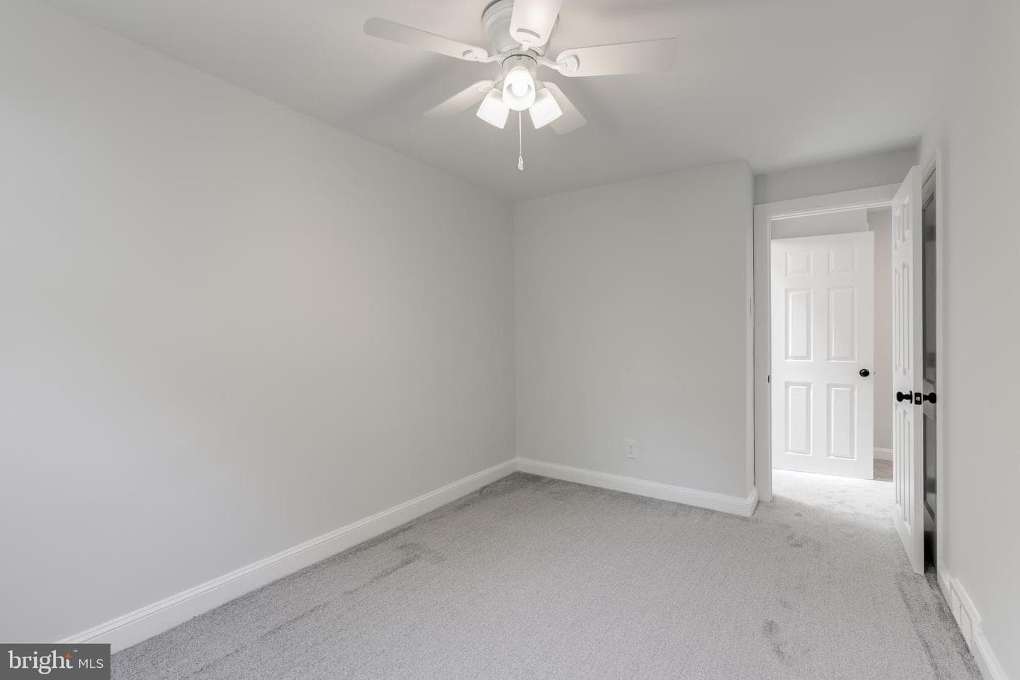 1127 Hollywood Avenue photo 15