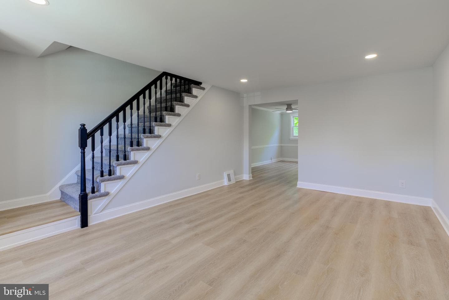 1127 Hollywood Avenue photo 3