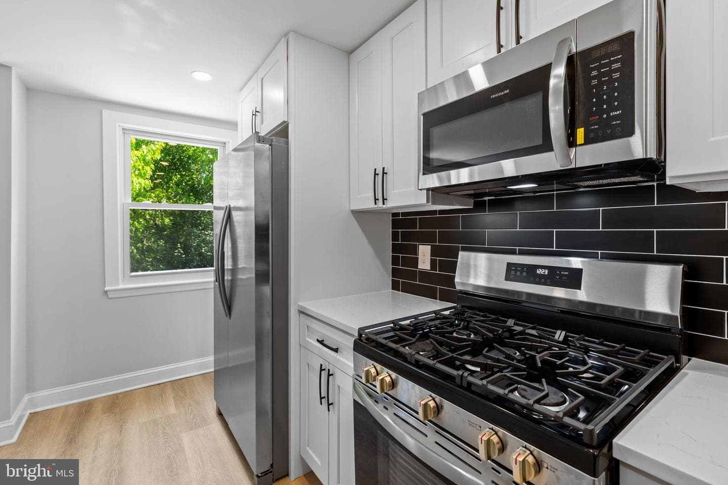 1127 Hollywood Avenue photo 9