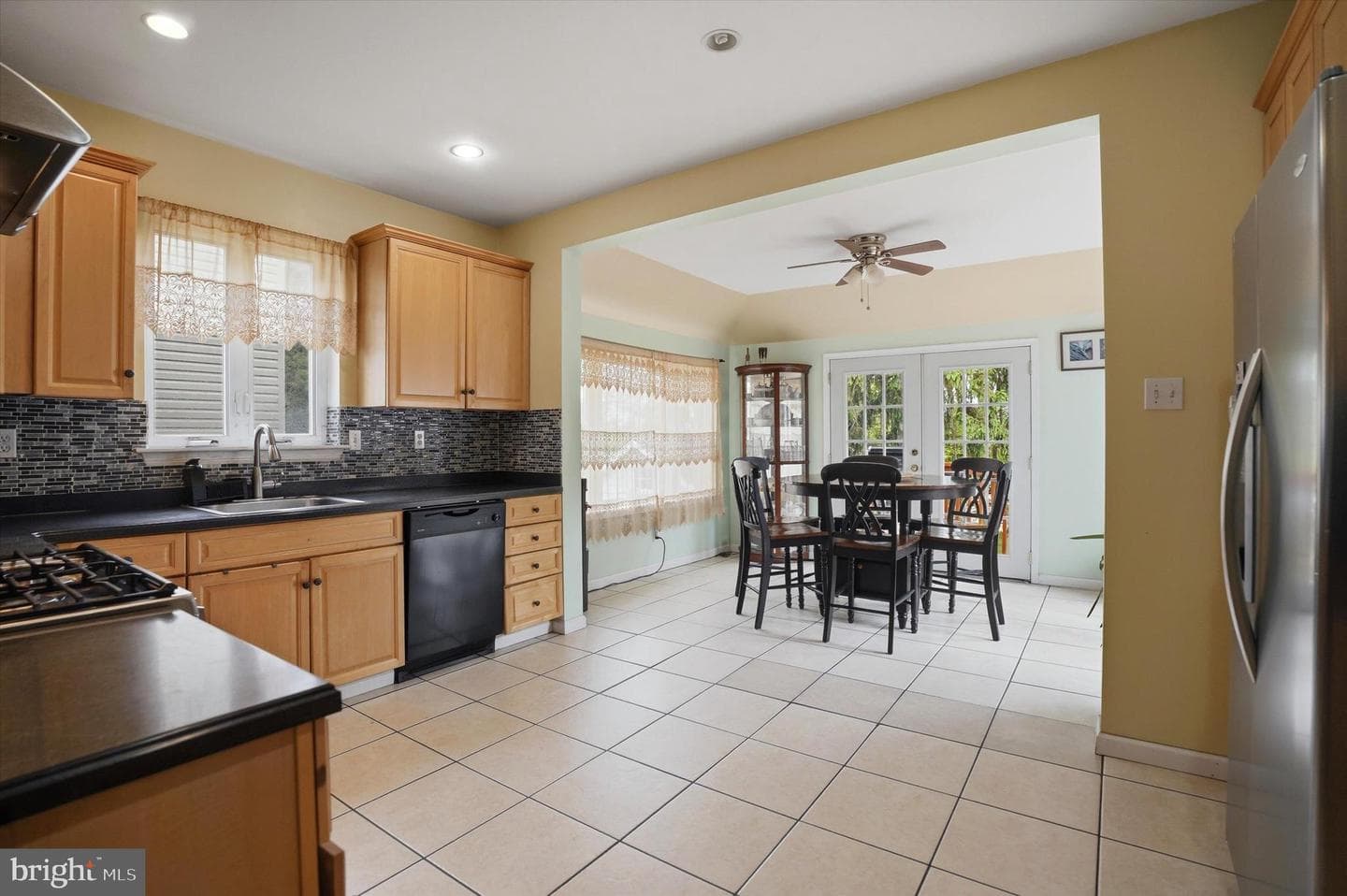 31 Evergreen Avenue photo 10