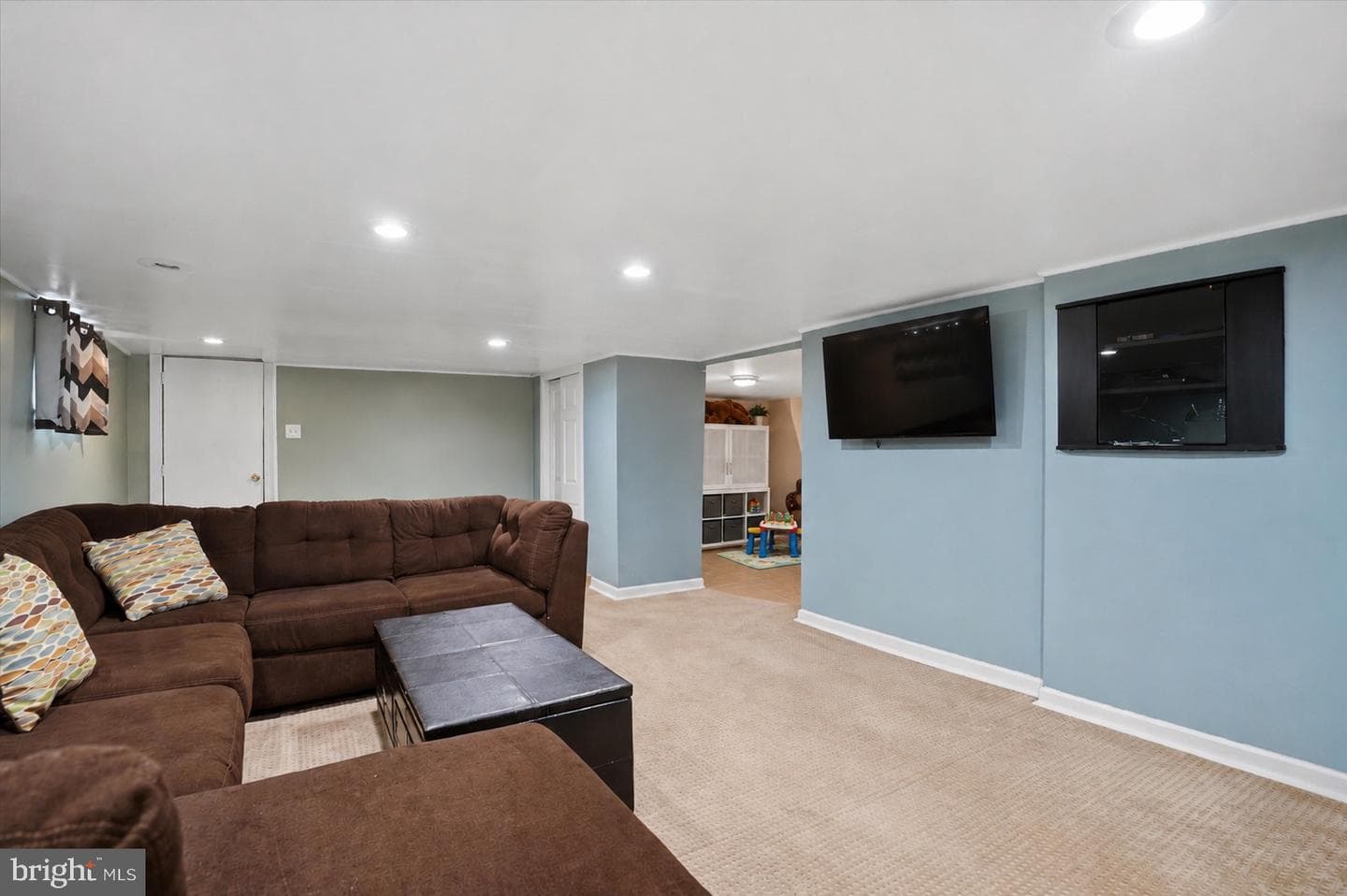 31 Evergreen Avenue photo 25