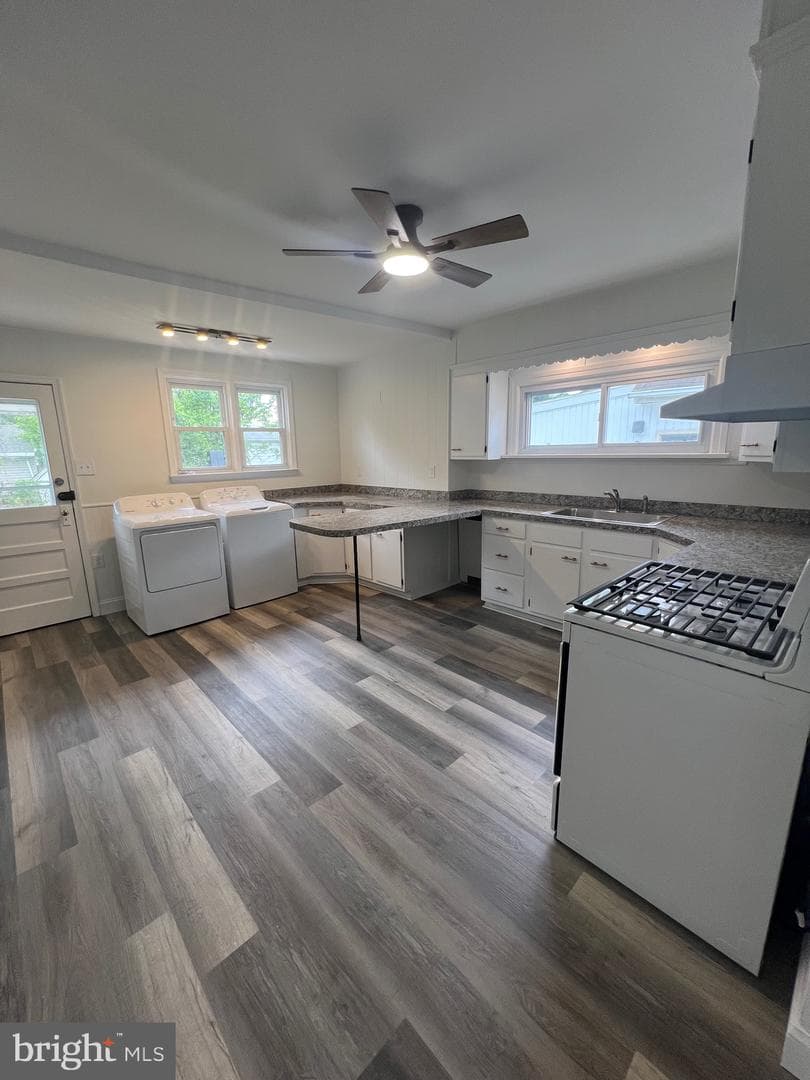 1023 Langley Street photo 11