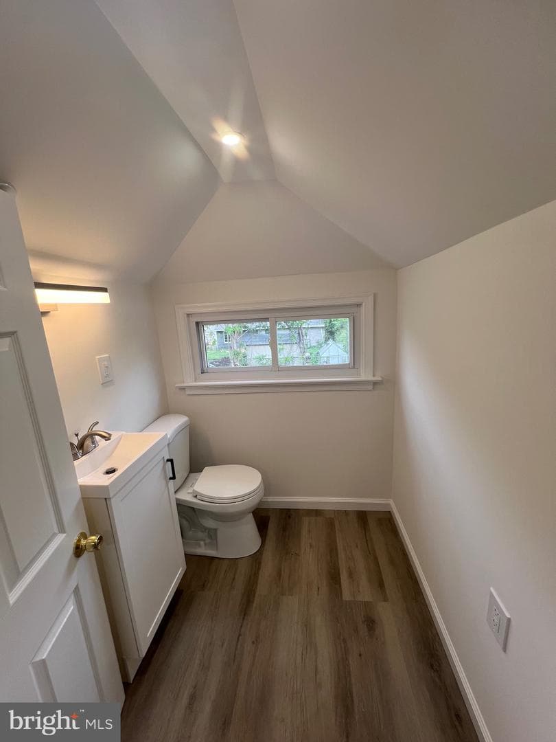 1023 Langley Street photo 18