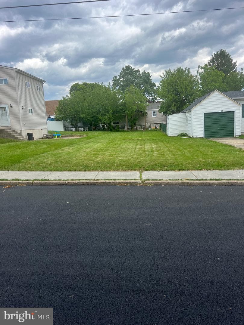 1023 Langley Street photo 3