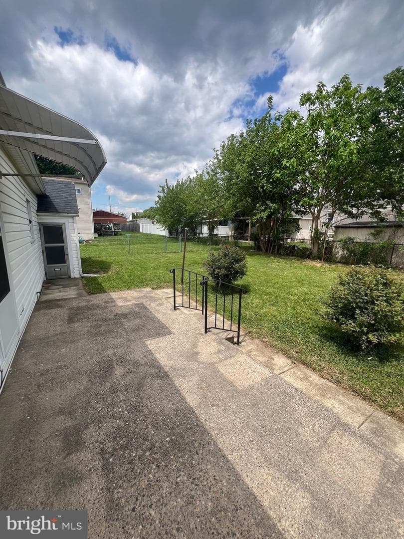 1023 Langley Street photo 33