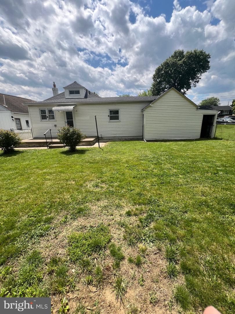 1023 Langley Street photo 36